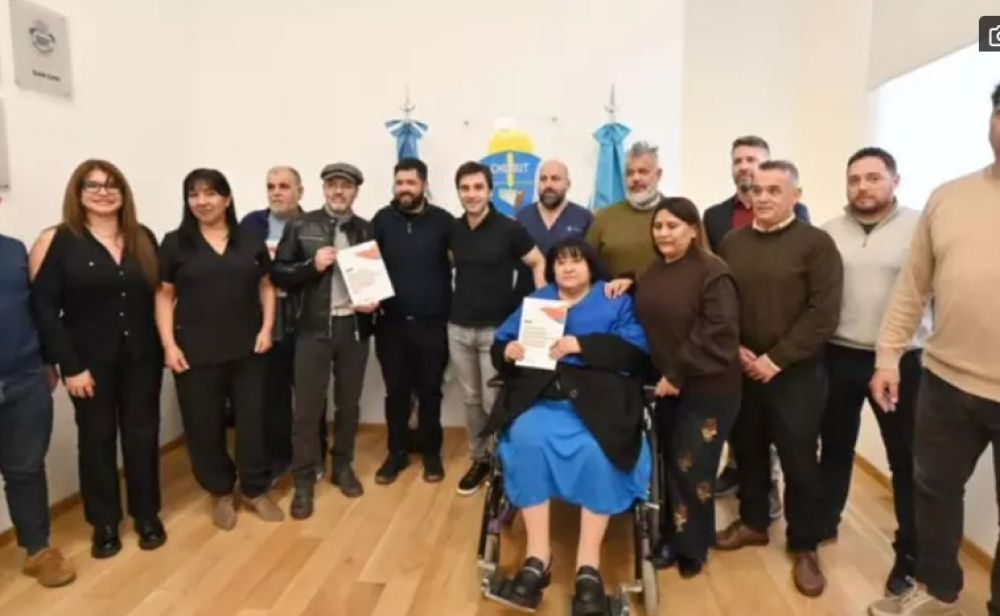 El gobernador Torres encabez� firma del nuevo Convenio Colectivo de Trabajo para trabajadores de la Salud P�blica
