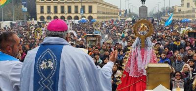 La comunidad boliviana peregrin� a Luj�n en honor de la Virgen de Copacabana