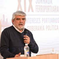 Horas despu�s del fallido decreto que quiso desregularlos, Correa asegur� que �la Provincia defiende el trabajo y la soberan�a sobre puertos y r�os�