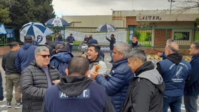 Reclaman la reincorporaci�n de trabajadores despedidos de la f�brica t�xtil Alter de Berazategui