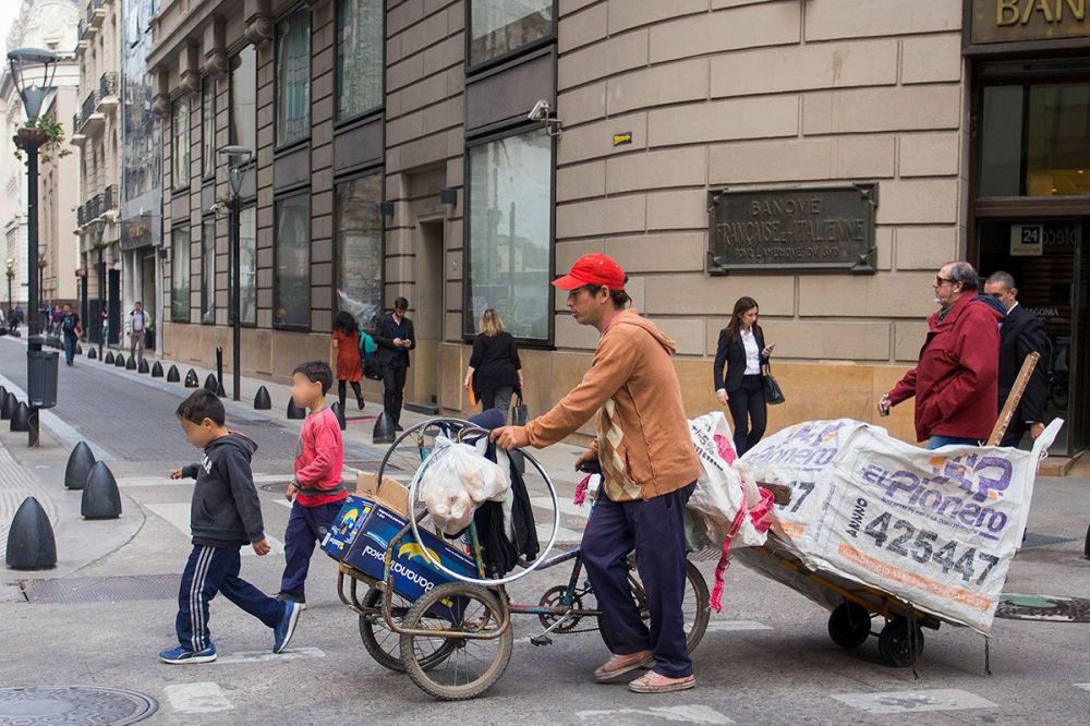 Por la suba de los precios y la ca�da de los ingresos la pobreza volvi� a subir