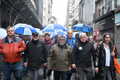 El FreSU convoc� a profundizar la movilizaci�n contra las pol�ticas de ajuste durante la marcha al Congreso en defensa de la soberan�a