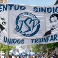 Con Maturano a la cabeza, la Juventud Sindical march� al Congreso en contra de la entrega del Territorio Nacional