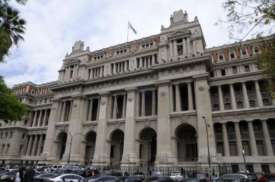 La Corte Suprema revoc� un fallo laboral que hab�a multiplicado una indemnizaci�n por fuera de lo reclamado por el trabajado