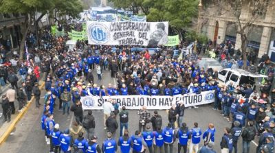 La CGT, las dos CTA y la UTEP volver�n a movilizarse contra el ajuste: ser� en septiembre