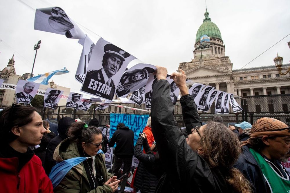 El pesimismo sobre el futuro econ�mico arrincona al gobierno de Milei 