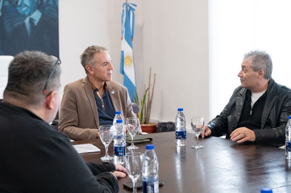 Tras la recomendaci�n de la OIT, los remiseros se reunieron con Sola para avanzar en la formalizaci�n de las apps: �Tienen que contratar los autos y poner a la gente bajo convenio�