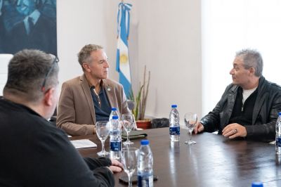 Tras la recomendaci�n de la OIT, los remiseros se reunieron con Sola para avanzar en la formalizaci�n de las apps: �Tienen que contratar los autos y poner a la gente bajo convenio�