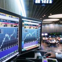 El menor ritmo de compra de divisas y el riesgo pa�s moderan la euforia financiera