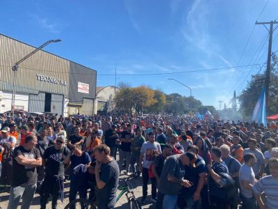La intervenci�n de la UOM cerr� la paritaria sider�rgica pero Villa Constituci�n la rechaz�, amaga con judicializarla y ya avanza en protestas