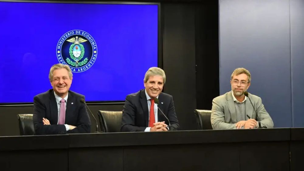 El Gobierno flexibiliz� los cr�ditos para empresas para sumar liquidez pero aumenta el riesgo de dolarizaci�n