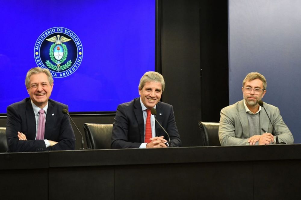 El gobierno levanta restricciones y alienta que los bancos otorguen pr�stamos en d�lares
