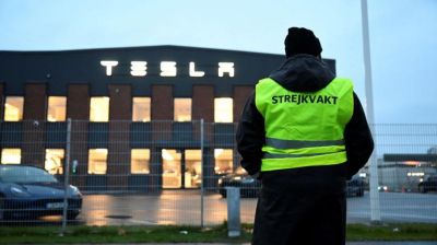 Tras casi tres a�os de huelga, IF Metall pone fin al conflicto con Tesla sin lograr un convenio colectivo