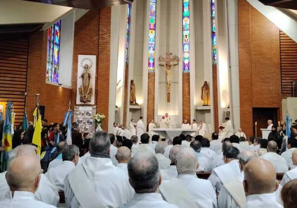 Avellaneda-Lan�s: la comunidad diocesana vivi� la fiestas patronales con el nuncio