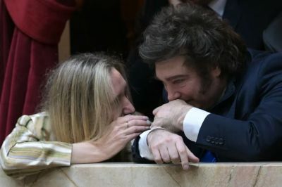 Tras diez d�as de encierro, Milei sale de Olivos para un discurso protocolar