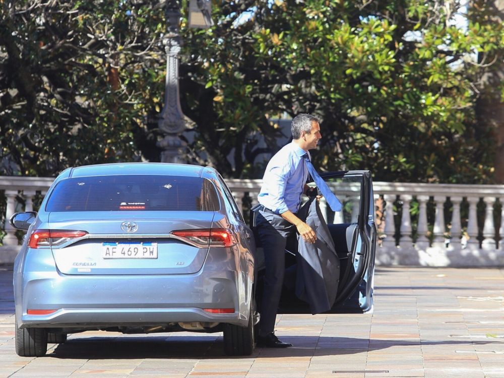 El socio de Menem dijo que su empresa �trabaj� para OSPRERA aunque los datos lo ponen en duda y se llev� casi $300 millones con los que compr� un BMW y un Mercedes Benz