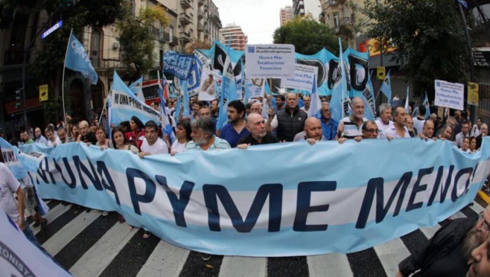 Marcha de pymes a Plaza de Mayo para reclamar una ley de emergencia
