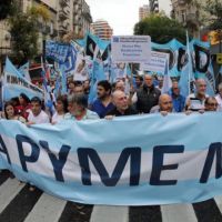 Marcha de pymes a Plaza de Mayo para reclamar una ley de emergencia