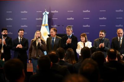 El Gobierno descuenta la unidad del peronismo en 2027, negocia con el PRO y sigue de cerca a los outsiders