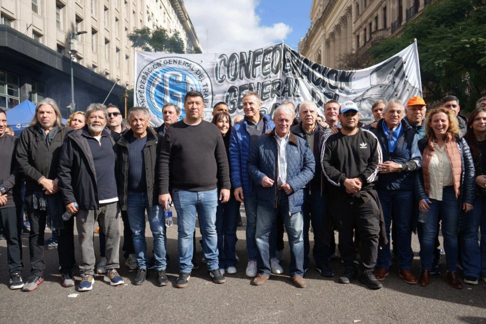 Las centrales sindicales y los movimientos sociales copar�n Econom�a para pedir una soluci�n al endeudamiento familiar