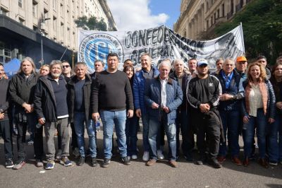 Las centrales sindicales y los movimientos sociales copar�n Econom�a para pedir una soluci�n al endeudamiento familiar