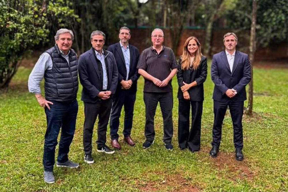 En una visita con impacto pol�tico, el peronismo federal busc� sumar a Passalacqua y Misiones podr�a salir de la �rbita libertaria