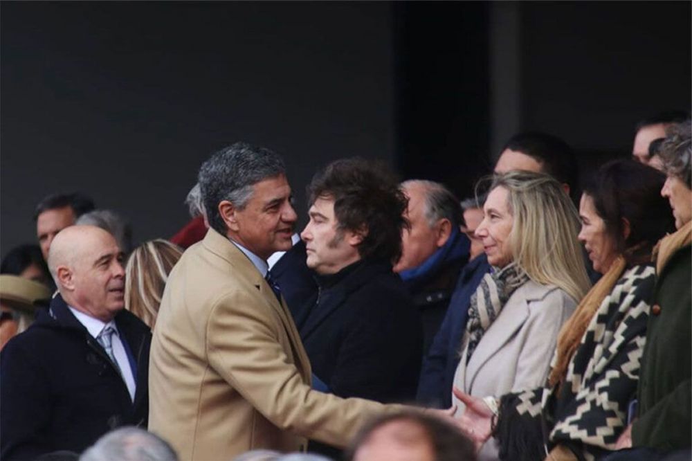 L�tigo y zanahoria: La Libertad Avanza entretiene al PRO mientras delibera las bases y condiciones de la alianza con los Macri