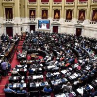 Hay casi 30 proyectos para familias endeudadas que LLA bloquea en el Congreso