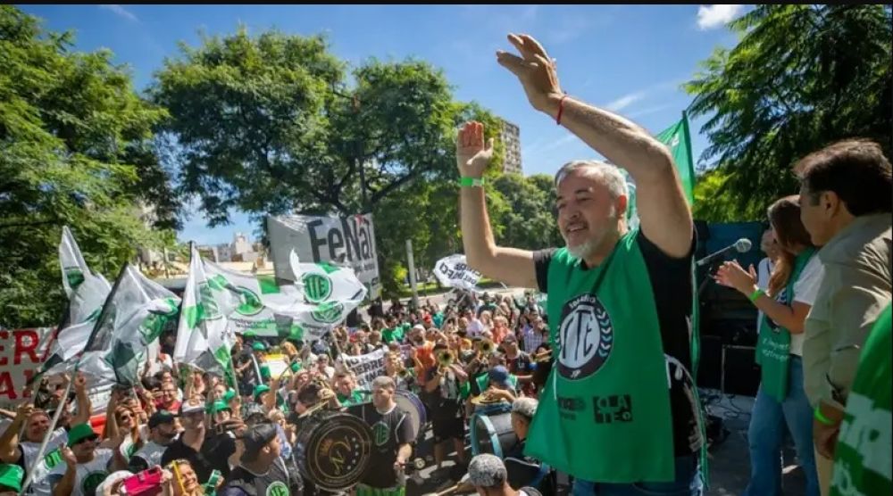 Para Aguiar, el endeudamiento de las familias trabajadoras es capaz de causar �un estallido social�