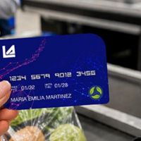 Por la ca�da de las ventas y el aumento de la morosidad en su tarjeta, empezaron los despidos en la cadena de supermercados La An�nima