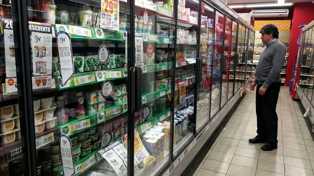 El crecimiento no llega a la mesa familiar: cae el consumo y crece la deuda para comprar alimentos
