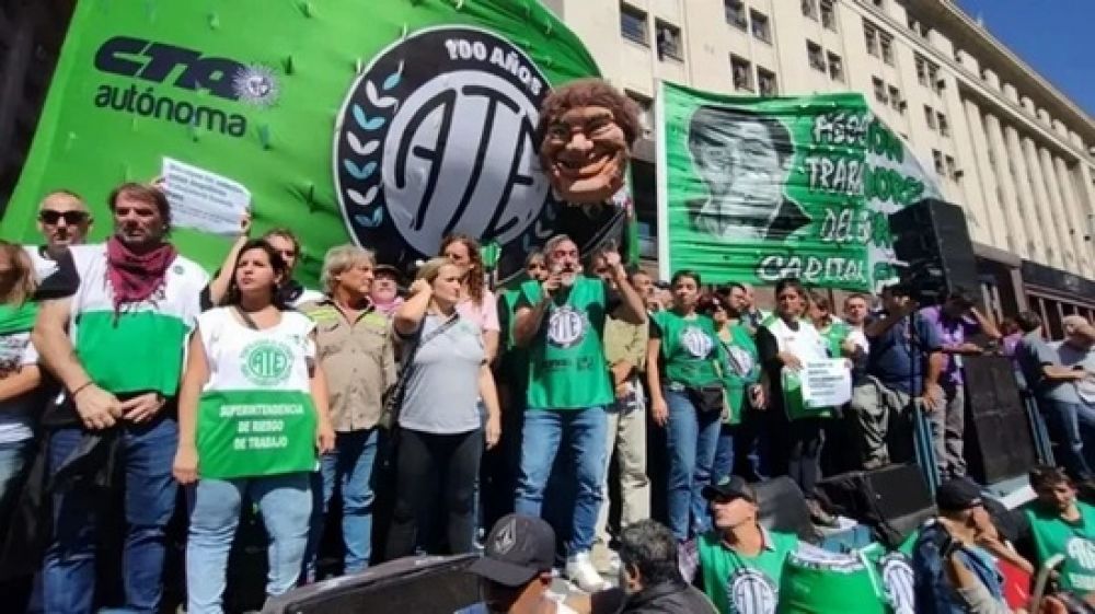 El Gobierno convoc� a paritarias a los gremios estatales y ATE reclama una suma fija de $400.000