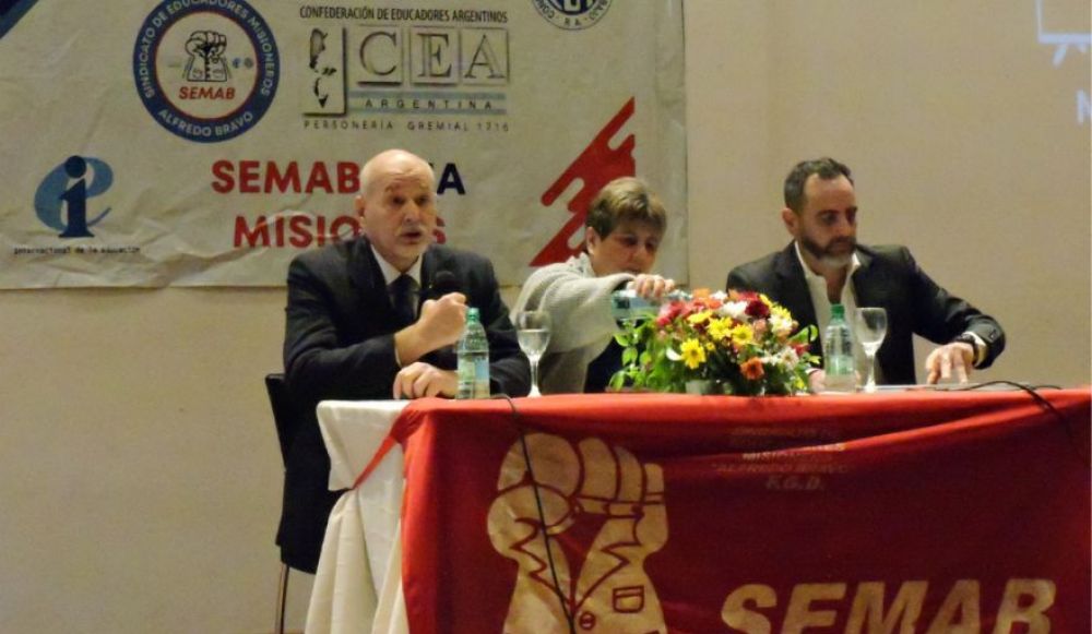 La CEA reafirm� la defensa de la educaci�n p�blica y la libertad sindical