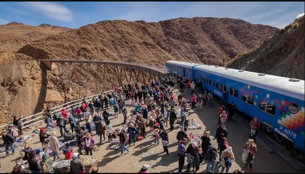 Tren a las Nubes: la Uni�n Ferroviaria acord� una recomposici�n salarial del 12% y sigue negociando
