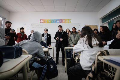 Kicillof confronta con Milei: �La Argentina no va a salir si se gobierna para un grupo de privilegiados�