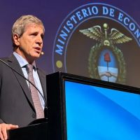 Los mercados advierten que la macro no funciona y Toto Caputo anuncia nuevas medidas