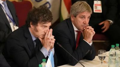 El libro que Javier Milei les regal� a sus legisladores condena la justicia social de Toto Caputo