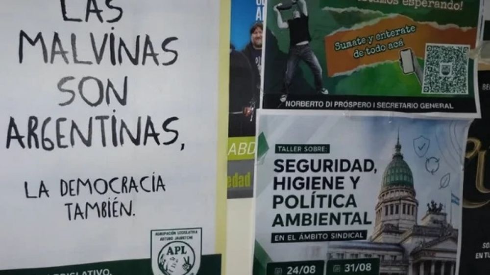 Trabajadores legislativos desafiaron a Menem y colocaron carteles por Malvinas en el Congreso