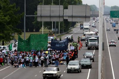 Cresta Roja extiende las suspensiones hasta septiembre y los trabajadores marchar�n al Juzgado 18