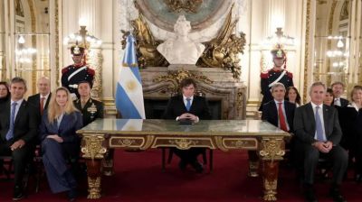 Milei anunci� sanciones para empresas que operen en Malvinas y la construcci�n de una base naval en Tierra del Fuego