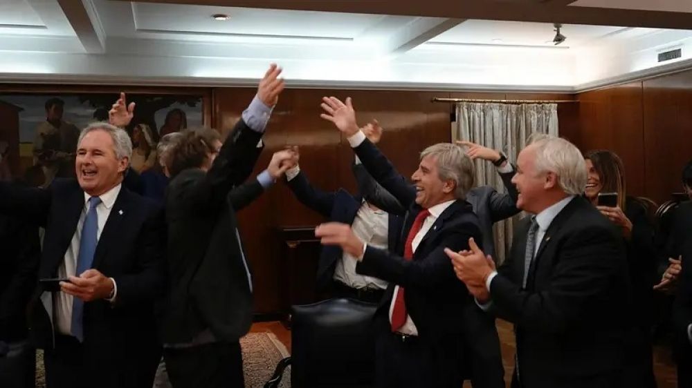 Los mil d�as de Milei: la supuesta �estabilizaci�n econ�mica� que pag� el mercado interno