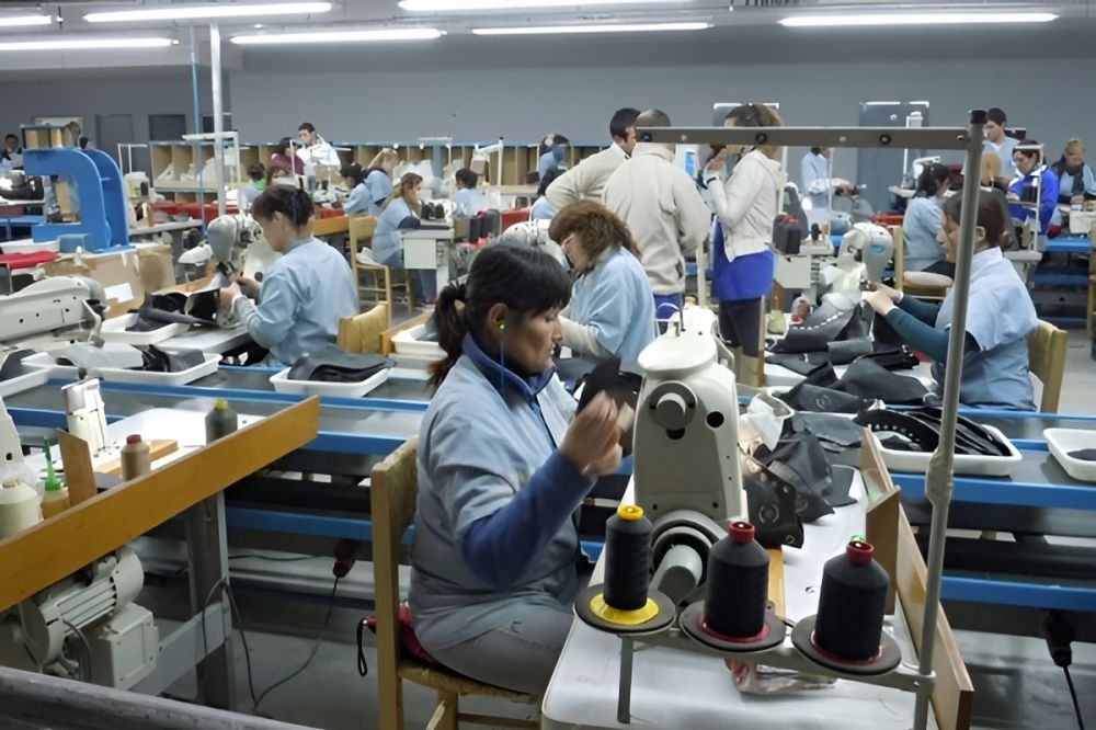 Con la inversi�n y el consumo en baja, la city moder� fuerte su proyecci�n del PBI