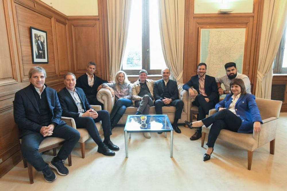 El Gobierno avanza con medidas por las Malvinas, mientras polariza con Kicillof y espera la posible visita de un magnate