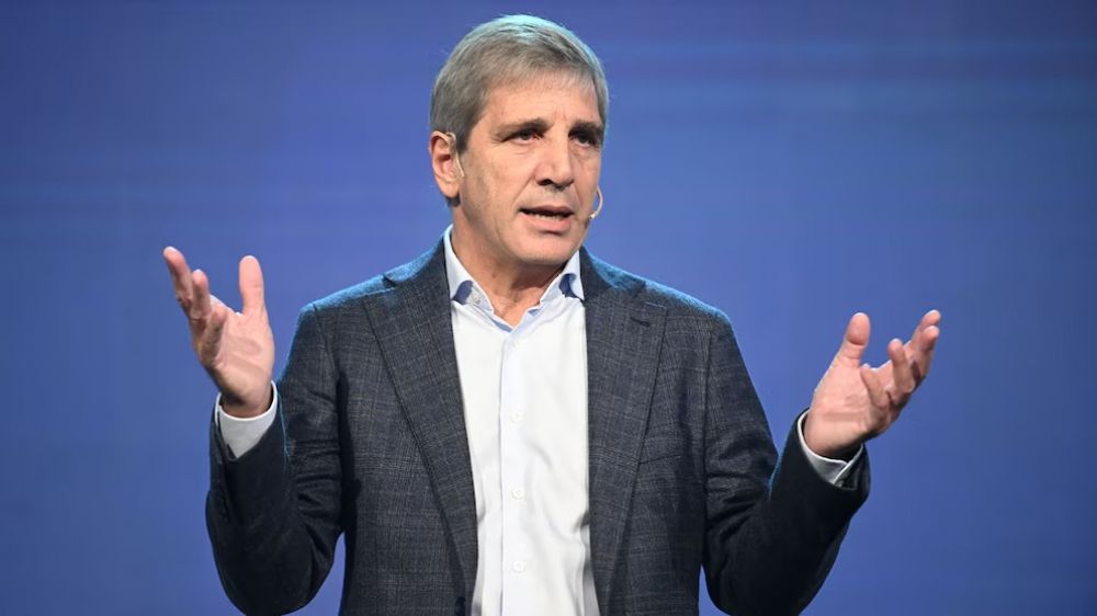 �No se enojen con sus padres, traten de convencerlos�: el pedido de Caputo a estudiantes para sacar los d�lares del colch�n