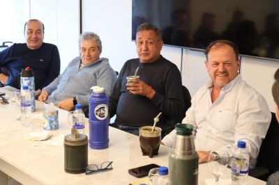 Cargado de iron�a, la UGATT arma agenda propia y el 5 e octubre anunciar� una protesta �a la Argentina�