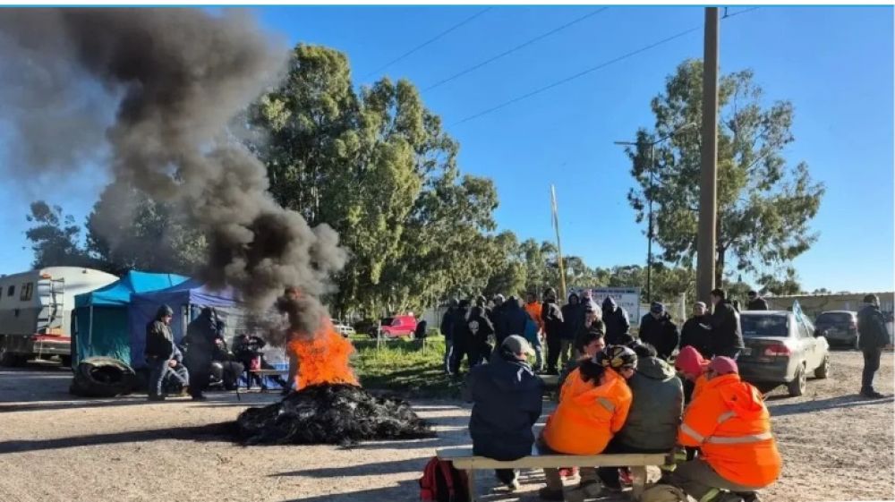 Despidos y suspensiones en miner�a: Galasur, con las puertas cerradas y custodia policial
