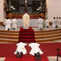 Mons. Colombo a los nuevos sacerdotes: 