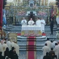 Multitudinaria devoci�n del pueblo salte�o a la Virgen del Milagro