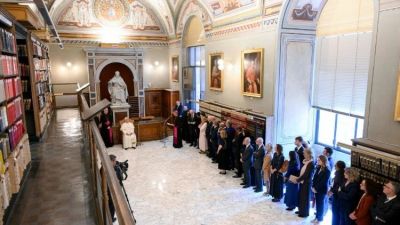 El Papa: Dar testimonio de la antigua y nueva apertura cultural de la Iglesia