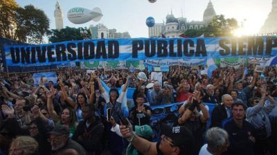Los gremios universitarios denuncian que el Gobierno prepara una nueva maniobra con el Presupuesto